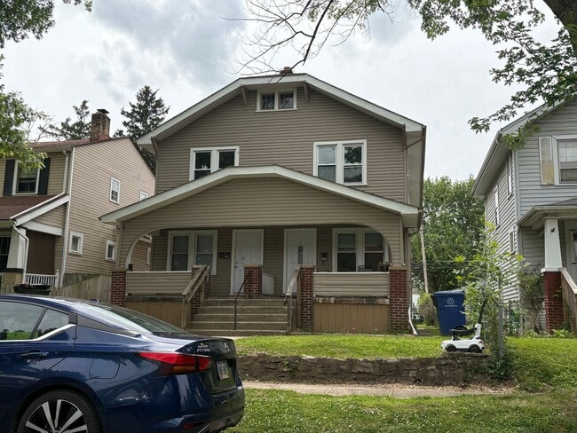 Building Photo - 143-145 North Roys Ave Unit 143
