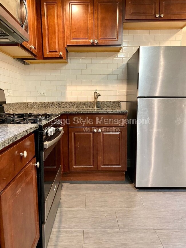 Building Photo - 2309 S Sacramento Ave Unit 1