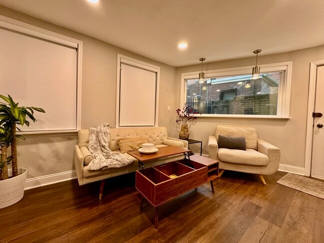 Fully furnished - 320 S 16th St