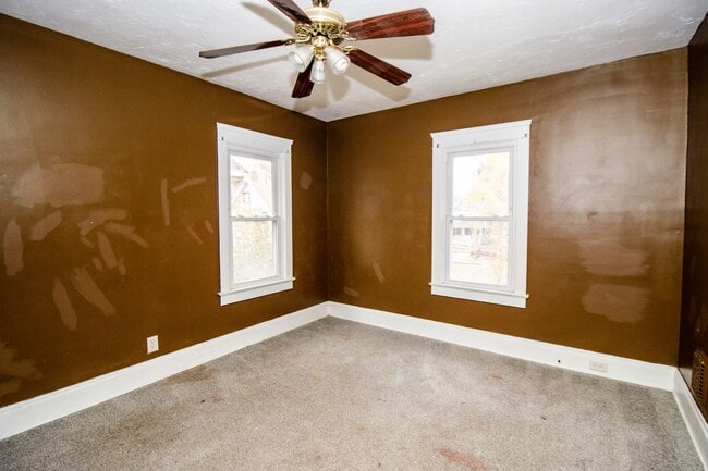 Photo - 9711 Parmelee Ave