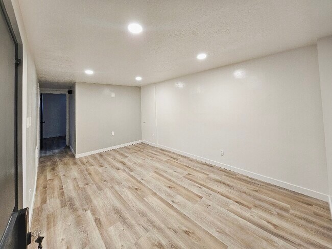 Photo - 610 W 5735 S