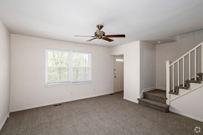 2BR, 2BA - 1,026SF - Townhome - Living Room