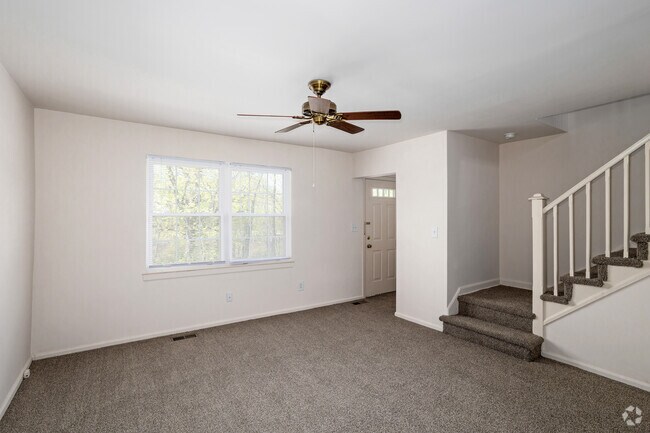 2BR, 2BA - 1,026SF - Townhome - Living Room - The Waterford Apartments