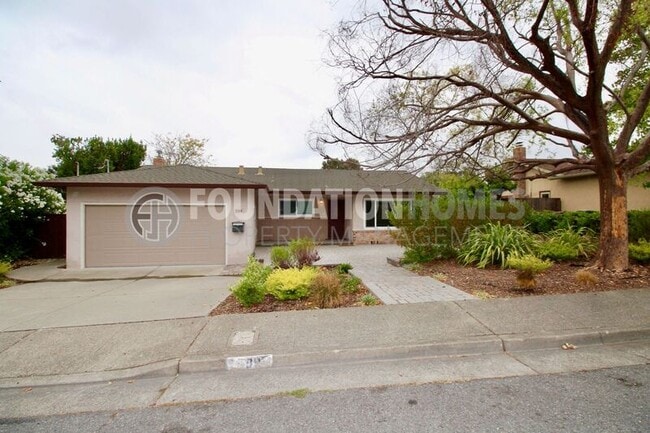 Photo - 599 Tamarack Dr