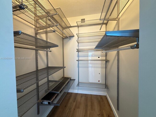 Photo - 185 SW 7th St Unidad 1410
