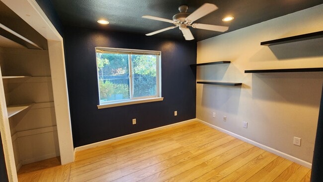 Photo - 6558 Simson St