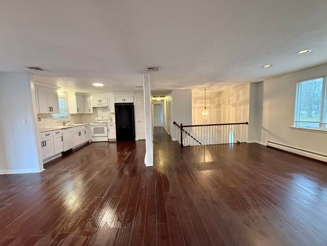 Photo - 123 Worthington Rd