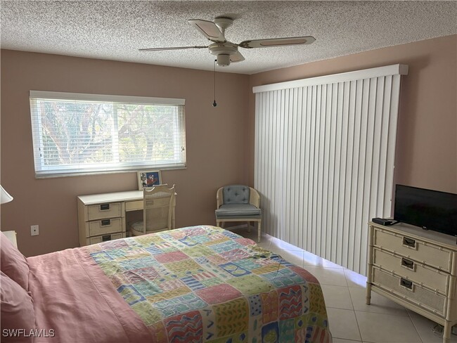 Building Photo - 5419 Rattlesnake Hammock Rd Unit F205