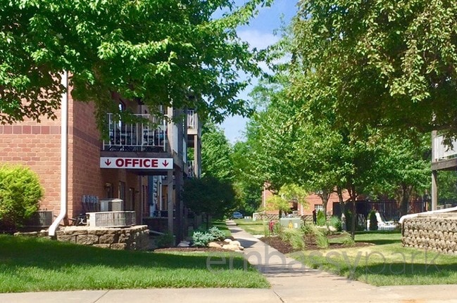Photo - Embassy Park Apartments