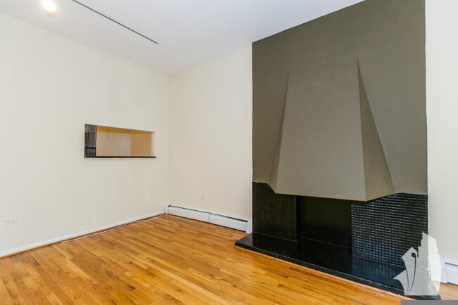 Photo - 1425 N Dearborn St Condo