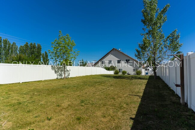 Photo - 692 E 180 N