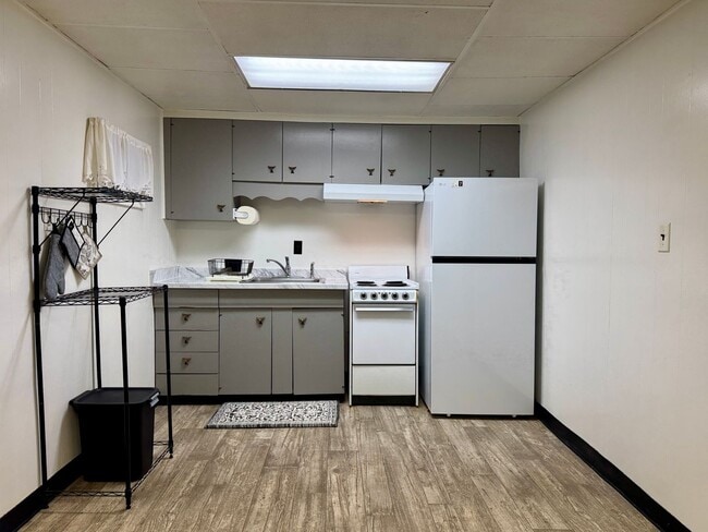 Photo - Cute 1 bed, 1 bath apartment in town for rent! No Pets/No Smoking Unit #6