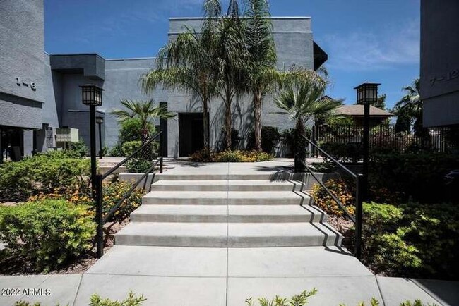 Stunning Modern 2-Bedroom Townhouse in the... - Stunning Modern 2-Bedroom Townhouse in the...