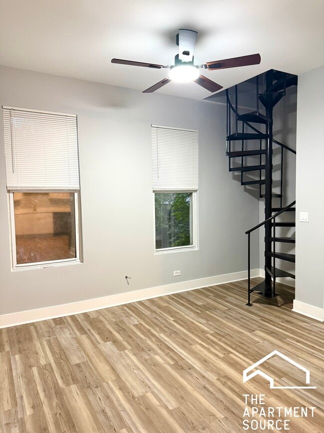 Building Photo - 942 N Elston Ave Unit 2R