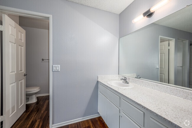 2BR, 2BA - 1,005SF - Primary Bathroom