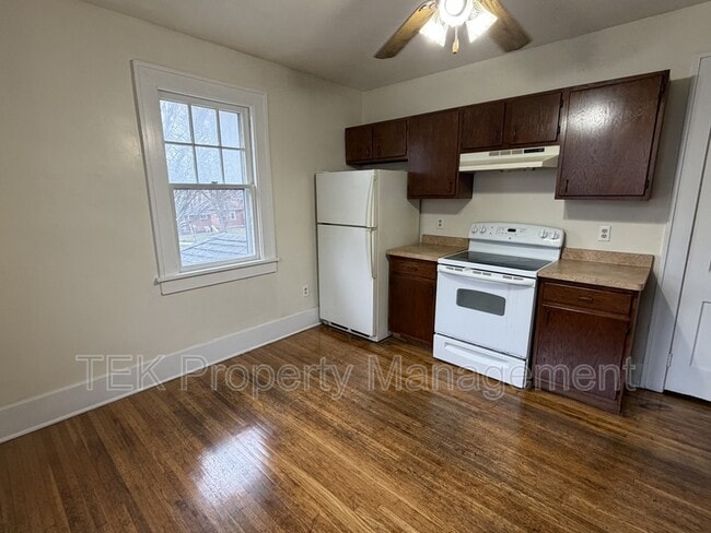 Photo - 3677 Lake Ave