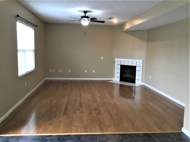 Photo - 447 Hartford Ct