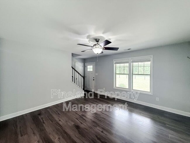 Photo - 668 McKenzie Rd