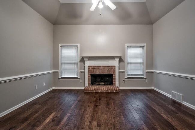 Photo - 1575 Huntley Cove