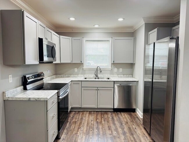 Photo - 105 Pinecrest Blvd