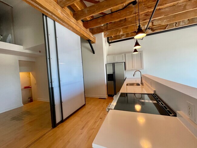 Photo - 1803 Wyandotte St Unidad 307