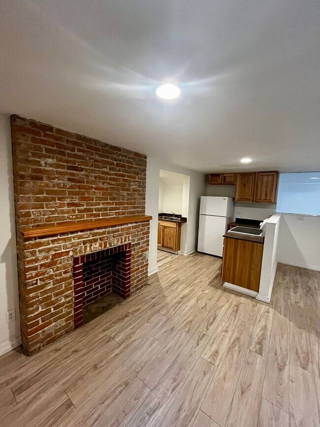 Photo - 607 W Babcock St Unidad Bottom Floor