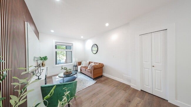 Photo - 800 Fleet Av