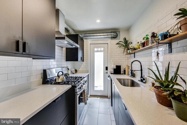 Photo - 213 Hawaii Ave NE