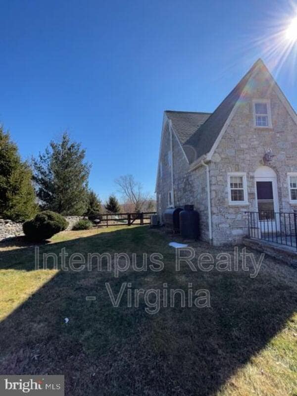 2663 Halfway Rd