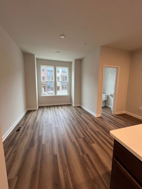 Photo - 6072 Beake St