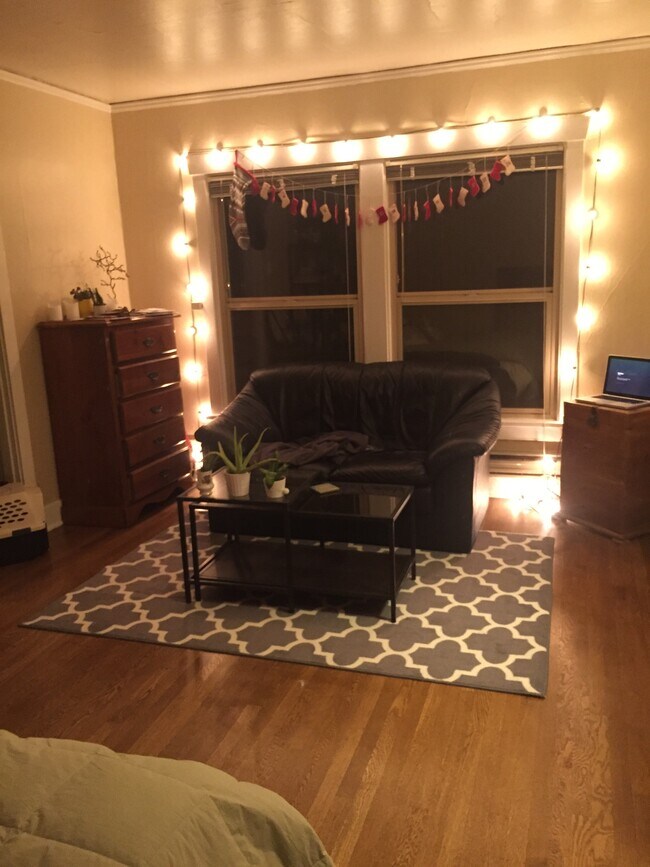 Photo - Yates Apartments