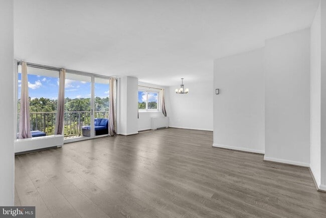 Building Photo - 1225 Martha Custis Dr Unit 914