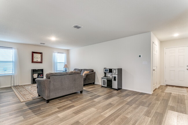 Photo - 6231 Fieldrun