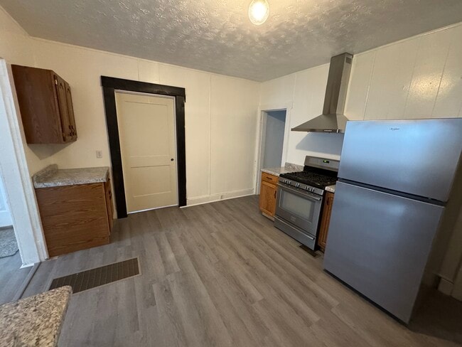 Photo - 460 Storms Ave