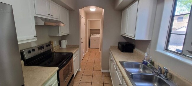Photo - 564 W 12th St