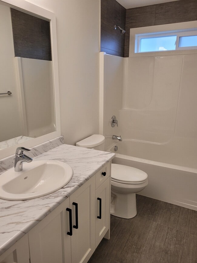 Photo - 596 Lance Pl