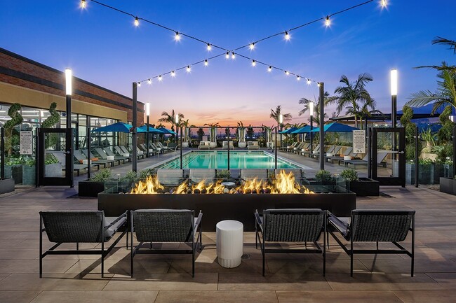 Building Photo - Esperanza at Duarte Station