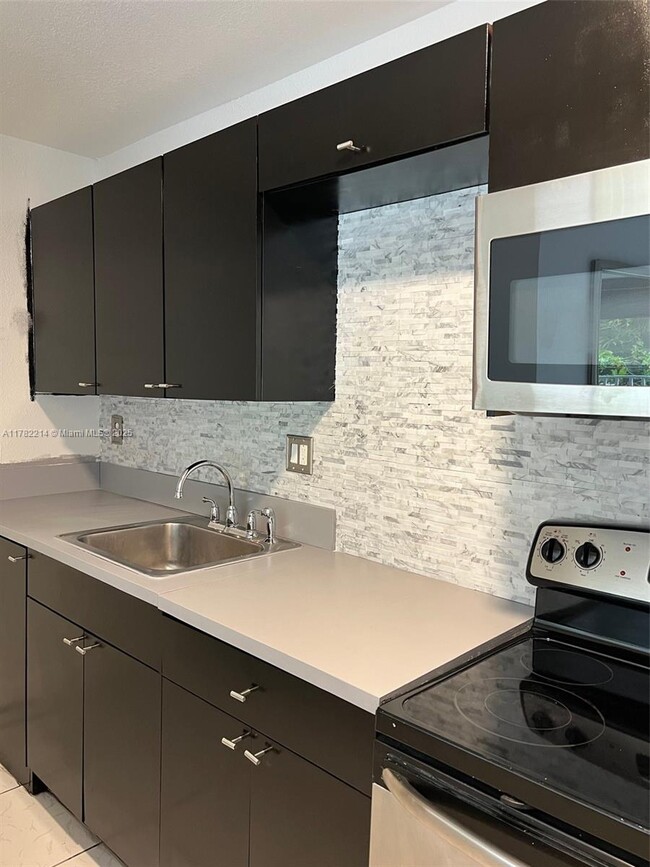 Photo - 4200 NW 79th Ave Unidad 2B Rental