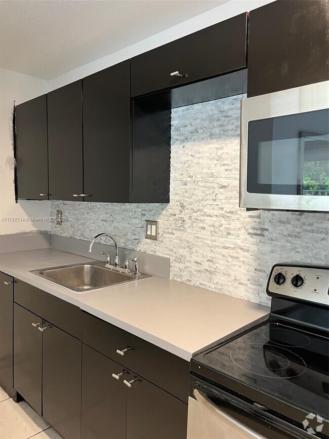 Building Photo - 4200 NW 79th Ave Unit 2B Rental