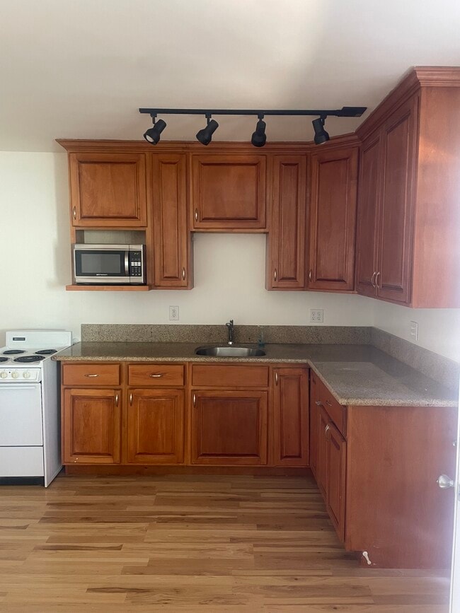 Kitchen - 2703 Nelson Ave