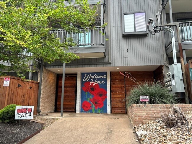 Building Photo - 3301 Red River St Unit 308 Rental