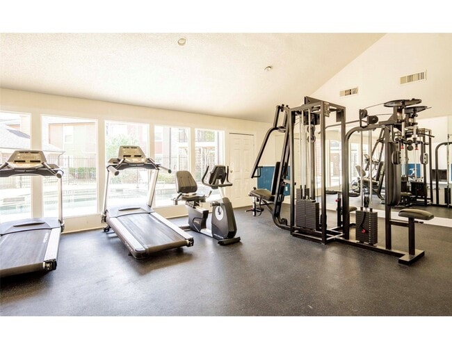 Building Photo - 2431 Cypress Creek Pkwy Unit 354