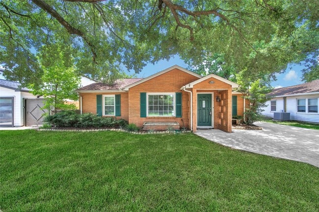 Building Photo - 1607 Libbey Dr