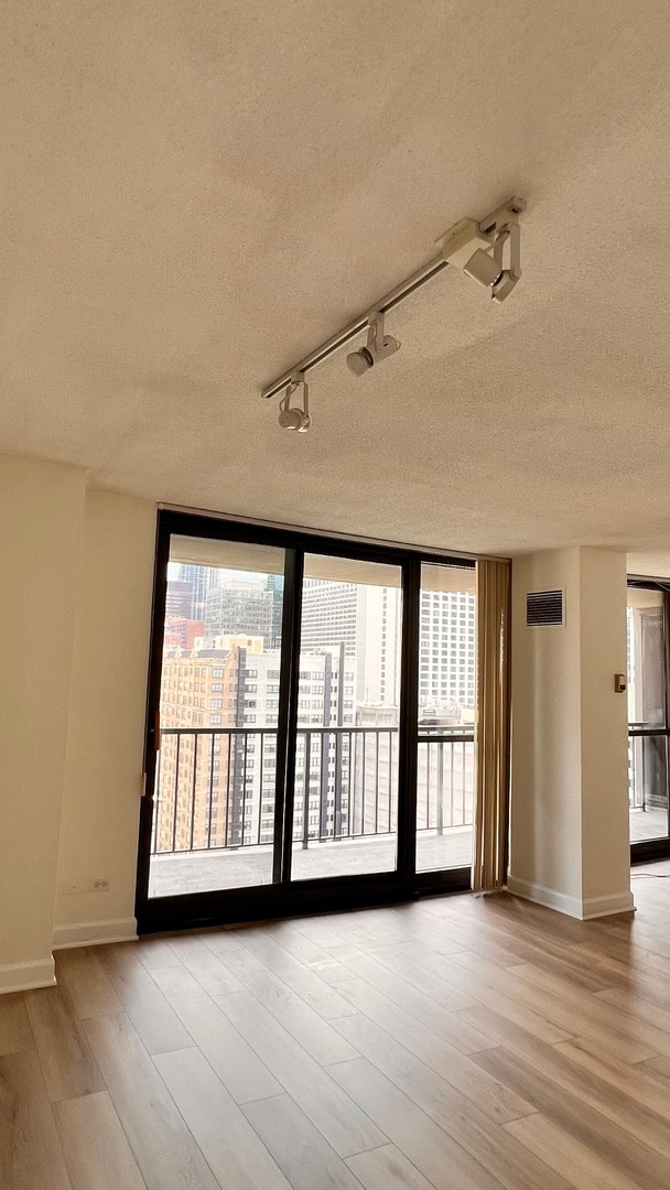 Photo - 10 E Ontario St Unit 1501