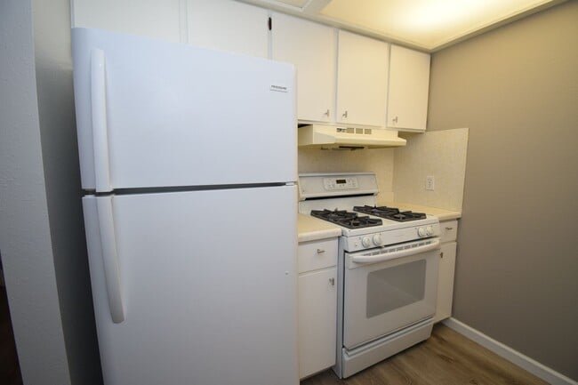 Photo - Spacious 1 bed 1 bath Condo on Foothill Dr! Unit 624