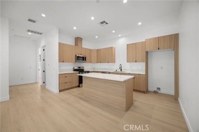 Photo - 6950 Amestoy Ave