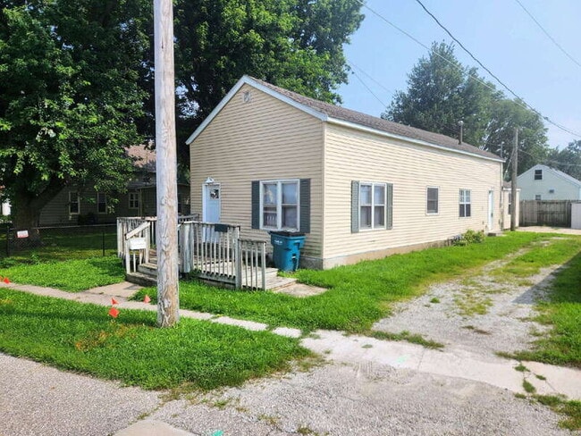 Photo - 103 Railroad St SE