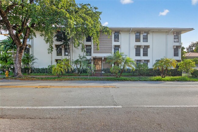 Building Photo - 1600 S Le Jeune Rd Unit 14
