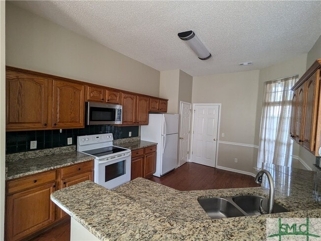 Photo - 550 Laurenburg Dr House