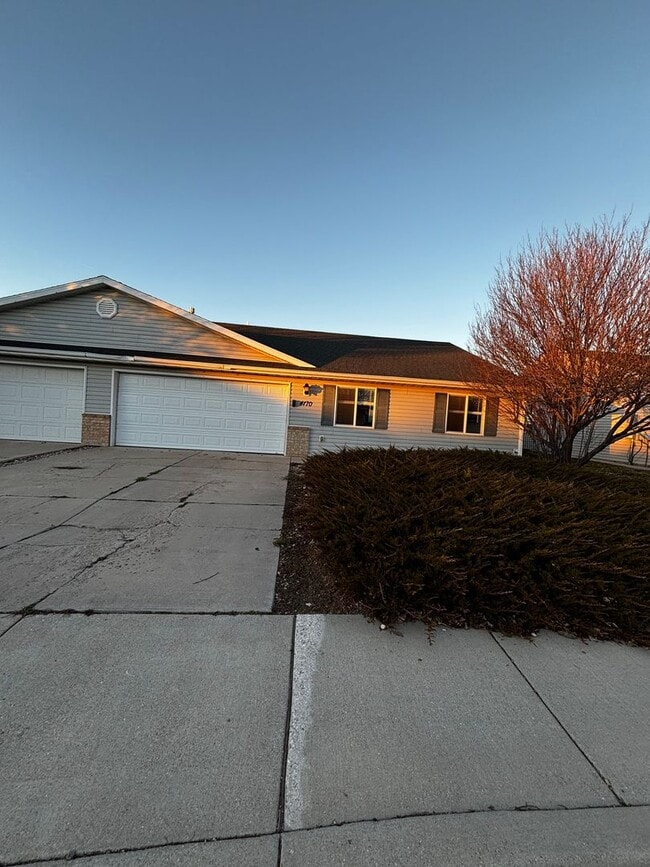 Building Photo - FAR-T 4170/4172 Unit 4170